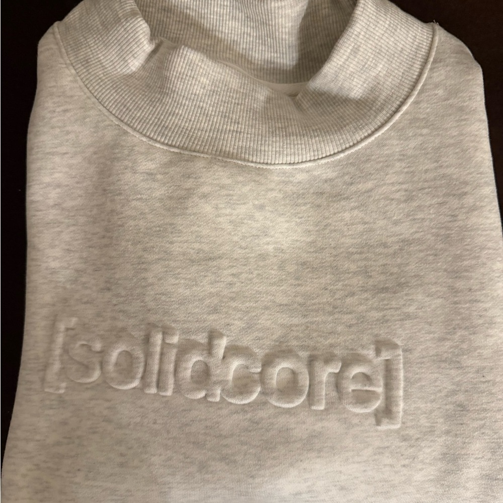 Never worn solidays 2025 solidcore mock neck- XS - Picture 2 of 4